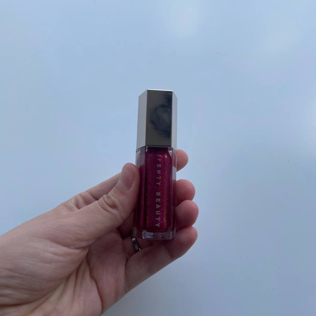 Gloss Fenty Beauty Fuchsia Flex (Embalagem Levemente Arranhada)