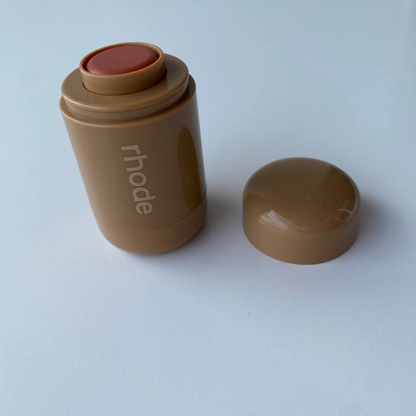 Blush Rhode Pocket Blush The Natural Flush | Freckle (Sem caixa, embalagem levemente arranhada)