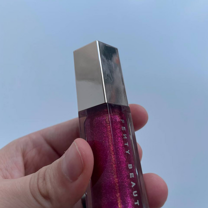 Gloss Fenty Beauty Fuchsia Flex (Embalagem Levemente Arranhada)